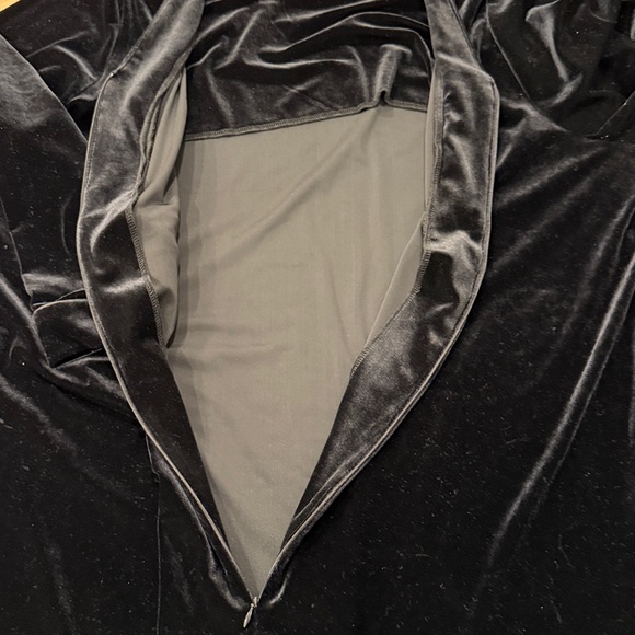 Vintage Oscar de la Renta Black Velvet Robe | 2X Luxury Loungewear - Picture 7 of 8